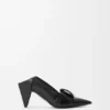Pumps mit Origami-Lasche aus Lammleder Pumps mit Origami-Lasche aus Lammleder