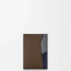 Puzzle-Kartenetui mit zwei Fächern aus klassischem Kalbsleder Puzzle-Kartenetui mit zwei Fächern aus klassischem Kalbsleder
