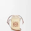 Quadratische Tasche aus Iraca-Palme und Kalbsleder Quadratische Tasche aus Iraca-Palme und Kalbsleder