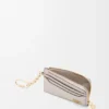 Quadratischer Anagram-Münz- und Kartenhalter aus Pebble-Grain-Kalbsleder Quadratischer Anagram-Münz- und Kartenhalter aus Pebble-Grain-Kalbsleder