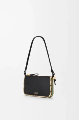 Rio-Pouch aus klassischem Kalbsleder und Raffia Rio-Pouch aus klassischem Kalbsleder und Raffia