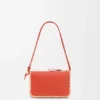 Rio-Pouch aus klassischem Kalbsleder und Raffia Rio-Pouch aus klassischem Kalbsleder und Raffia