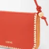 Rio-Pouch aus klassischem Kalbsleder und Raffia Rio-Pouch aus klassischem Kalbsleder und Raffia