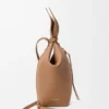 Scarf-Rucksack aus glattem Kalbsleder Scarf-Rucksack aus glattem Kalbsleder