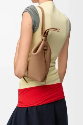 Scarf-Rucksack aus glattem Kalbsleder