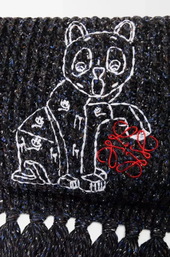 Schal aus einer Mischung aus Wolle, Seide und Alpaka Schal aus einer Mischung aus Wolle, Seide und Alpaka