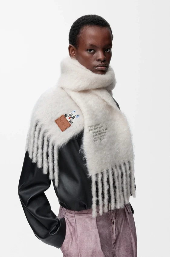 Schal aus einer Mohair- und Wollmischung Schal aus einer Mohair- und Wollmischung