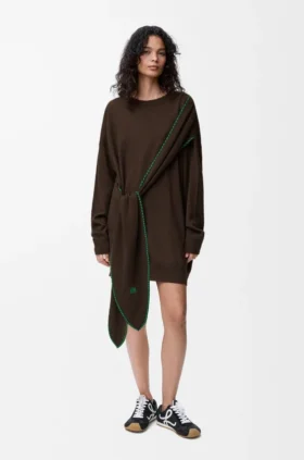 Schal-Kleid aus Wolle