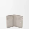 Schlankes, kompaktes Portemonnaie aus strukturiertem klassischem Kalbsleder Schlankes, kompaktes Portemonnaie aus strukturiertem klassischem Kalbsleder