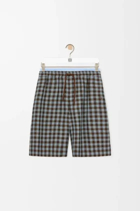 Shorts aus einer Viskose-Leinen-Mischung