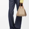 Small Hammock-Tasche aus weichem, genarbtem Kalbsleder Small Hammock-Tasche aus weichem, genarbtem Kalbsleder