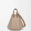 Small Hammock-Tasche aus weichem, genarbtem Kalbsleder Small Hammock-Tasche aus weichem, genarbtem Kalbsleder