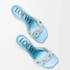Toy-Sandalen mit Kristallblumen aus PVC Toy-Sandalen mit Kristallblumen aus PVC