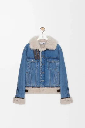 Trucker-Jacke aus Denim und Lammfell