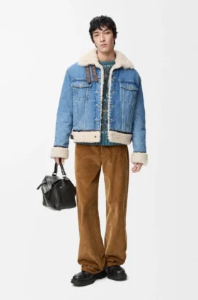 Trucker-Jacke aus Denim und Lammfell