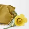 Tulip-Anhänger aus klassischem Kalbsleder Tulip-Anhänger aus klassischem Kalbsleder