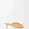 Weiche Pantolette mit «Pebble»-Design aus Stoff in Raffia-Optik