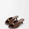 Weiche Pantolette mit «Pebble»-Design aus Stoff in Raffia-Optik